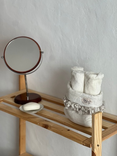 Cesta Pétalos con 3 Toallas