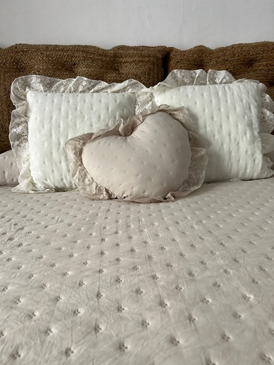 Cojín Corazon Encaje