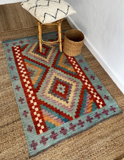 [C05AF0109.] Alfombra Kilim K30